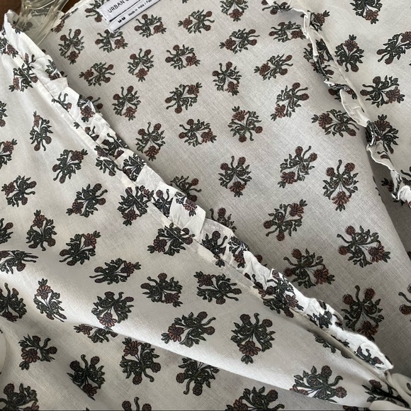 Urban Outfitters Tie Front Crop Top Size Medium - Picture 3 of 16